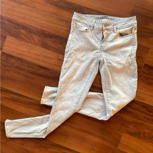 American Eagle Super Stretch Jeggings, Light Wash, Size 6 Long